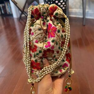 Floral Embroidered Drawstring Bag
